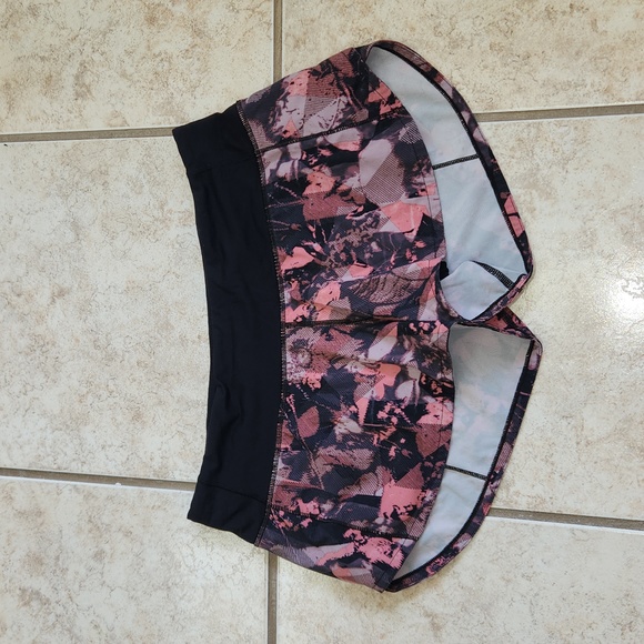 lululemon athletica Pants - Women’s Speed Up Short Shorts.  Size 4.